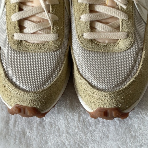 Nike Cream and Tan waffle Sneakers - Picture 3 of 10